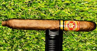 Arturo-Fuente-Hemingway-Signature