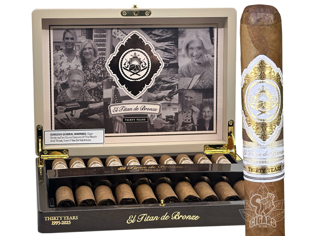El Titan De Bronze 30th Anniversary + FREE Commemorative Mug 